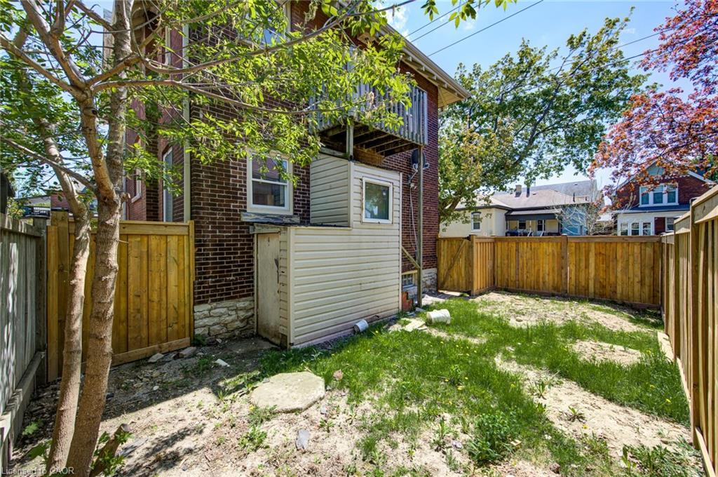 Upper-200 Park Avenue, Brantford, ON - Outdoor