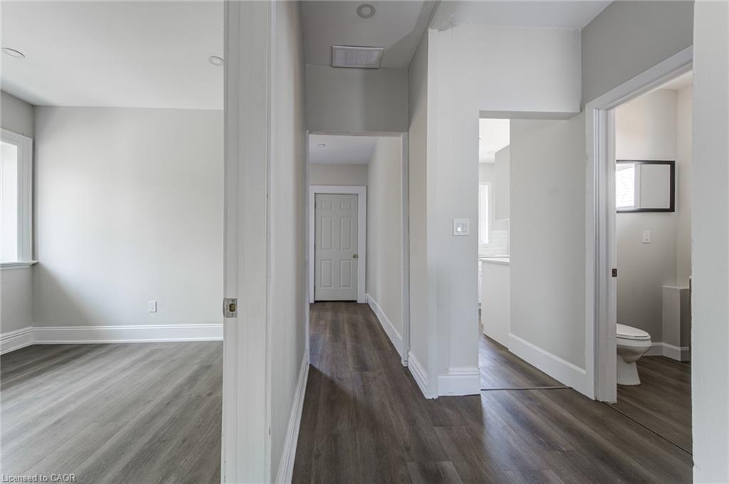 Upper-200 Park Avenue, Brantford, ON - Indoor Photo Showing Other Room