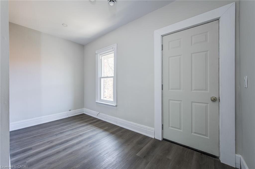 Upper-200 Park Avenue, Brantford, ON - Indoor Photo Showing Other Room