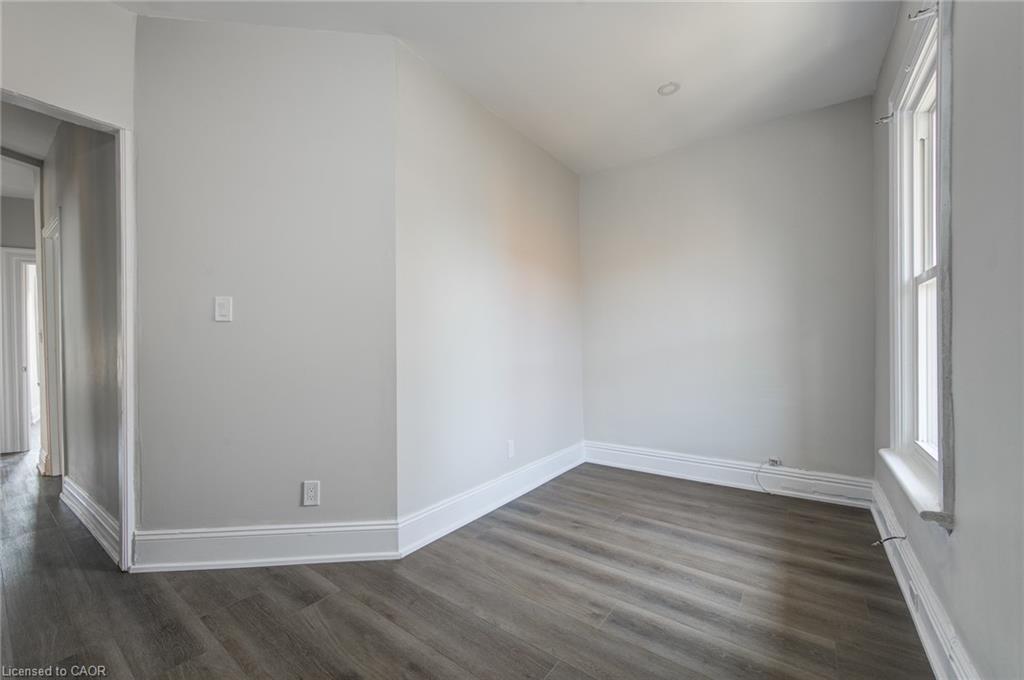 Upper-200 Park Avenue, Brantford, ON - Indoor Photo Showing Other Room