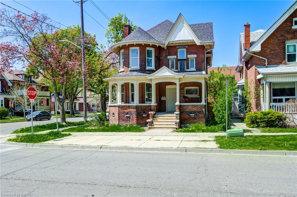 Upper-200 Park Avenue, Brantford, ON - Outdoor With Deck Patio Veranda With Facade