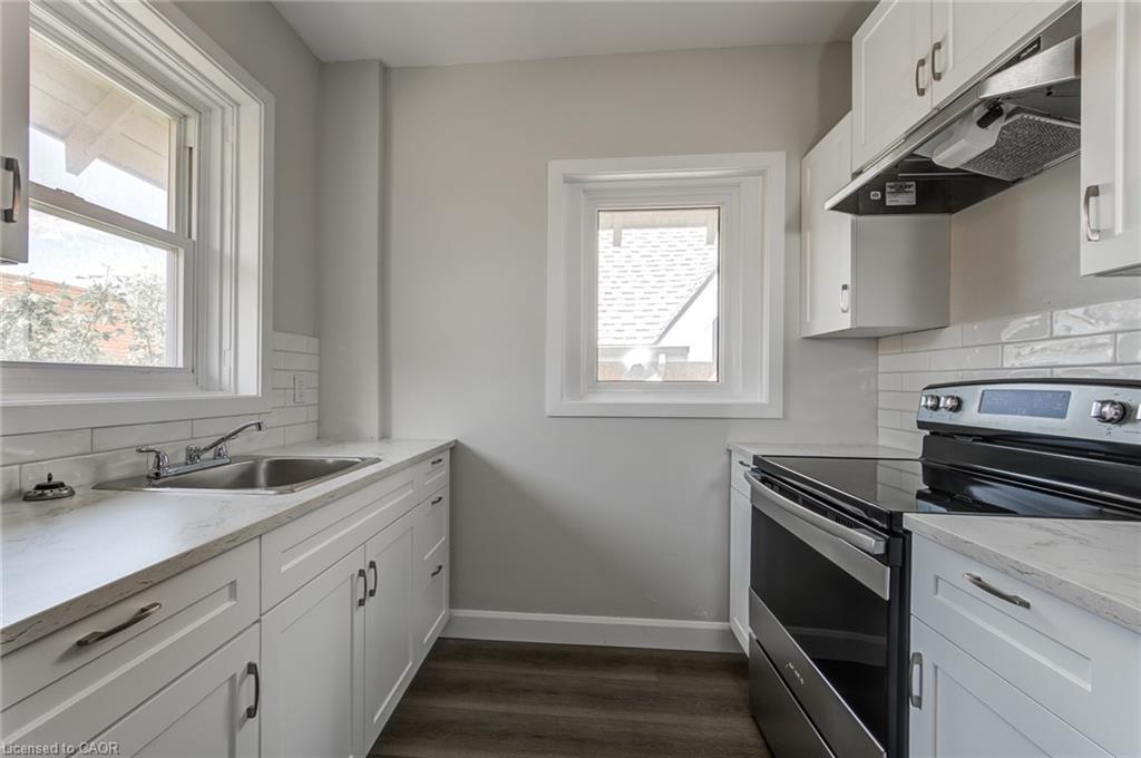 Upper-200 Park Avenue, Brantford, ON - Indoor Photo Showing Kitchen