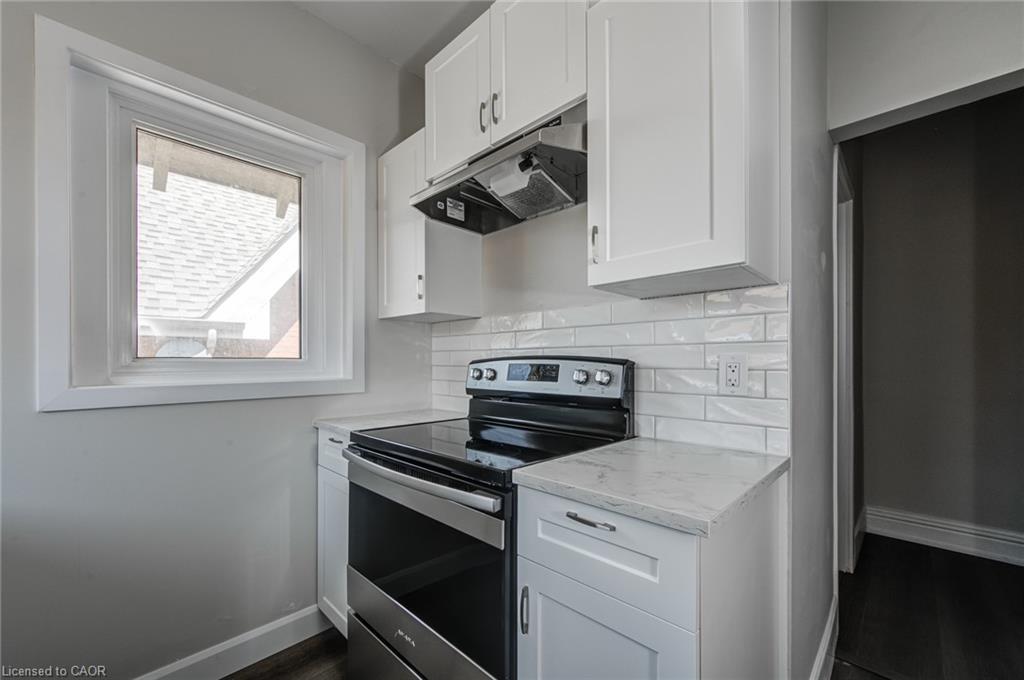 Upper-200 Park Avenue, Brantford, ON - Indoor Photo Showing Kitchen