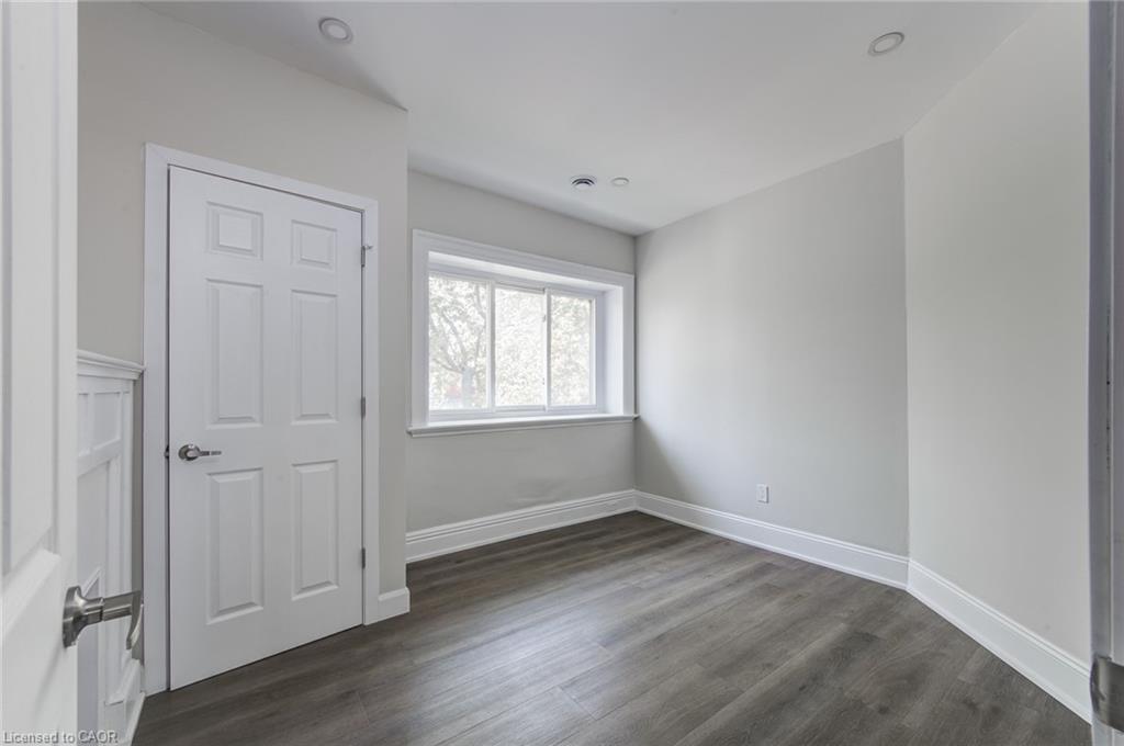 Upper-200 Park Avenue, Brantford, ON - Indoor Photo Showing Other Room