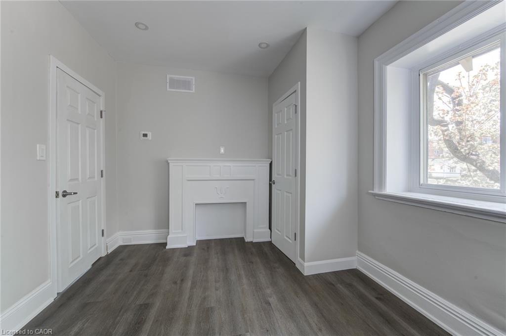 Upper-200 Park Avenue, Brantford, ON - Indoor Photo Showing Other Room