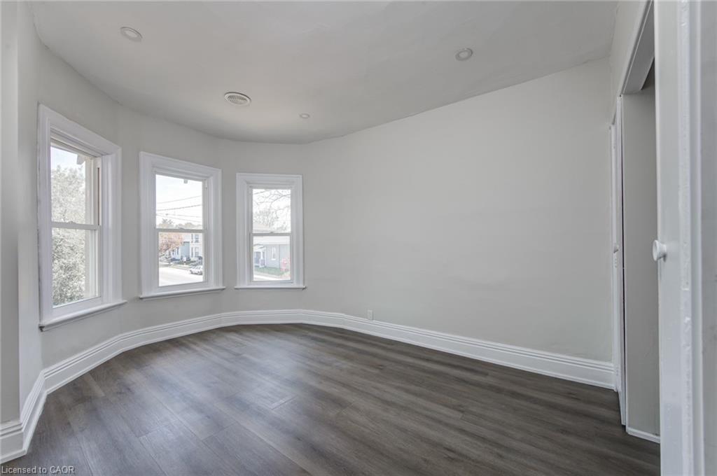 Upper-200 Park Avenue, Brantford, ON - Indoor Photo Showing Other Room