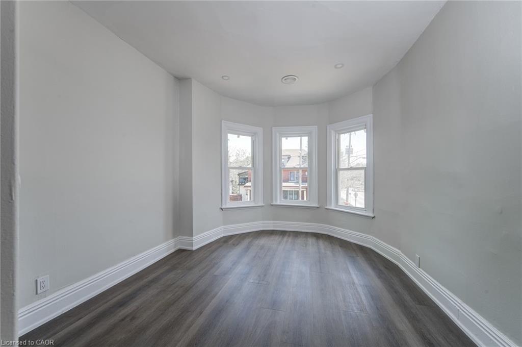 Upper-200 Park Avenue, Brantford, ON - Indoor Photo Showing Other Room