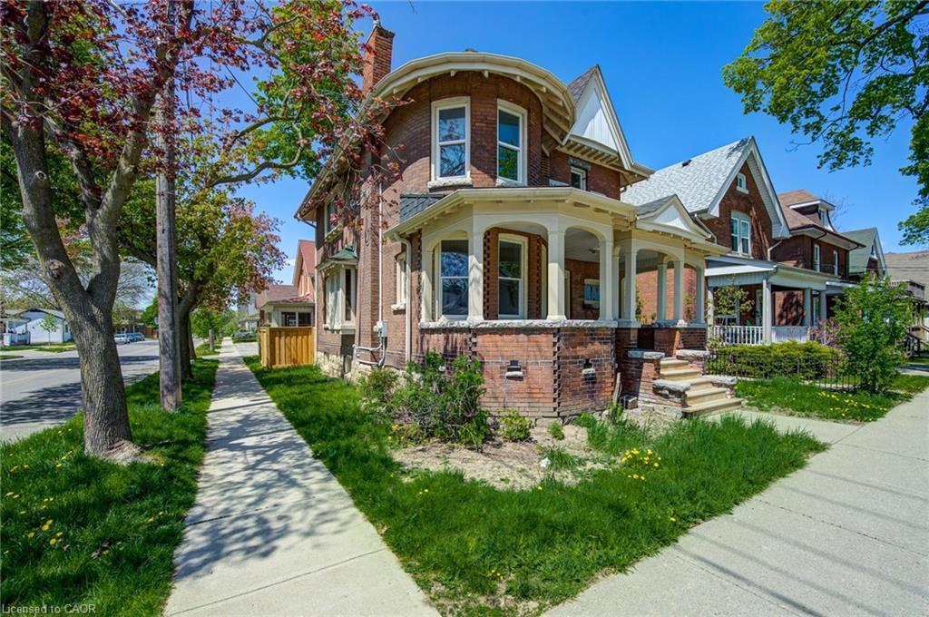 Upper-200 Park Avenue, Brantford, ON - Outdoor With Deck Patio Veranda With Facade