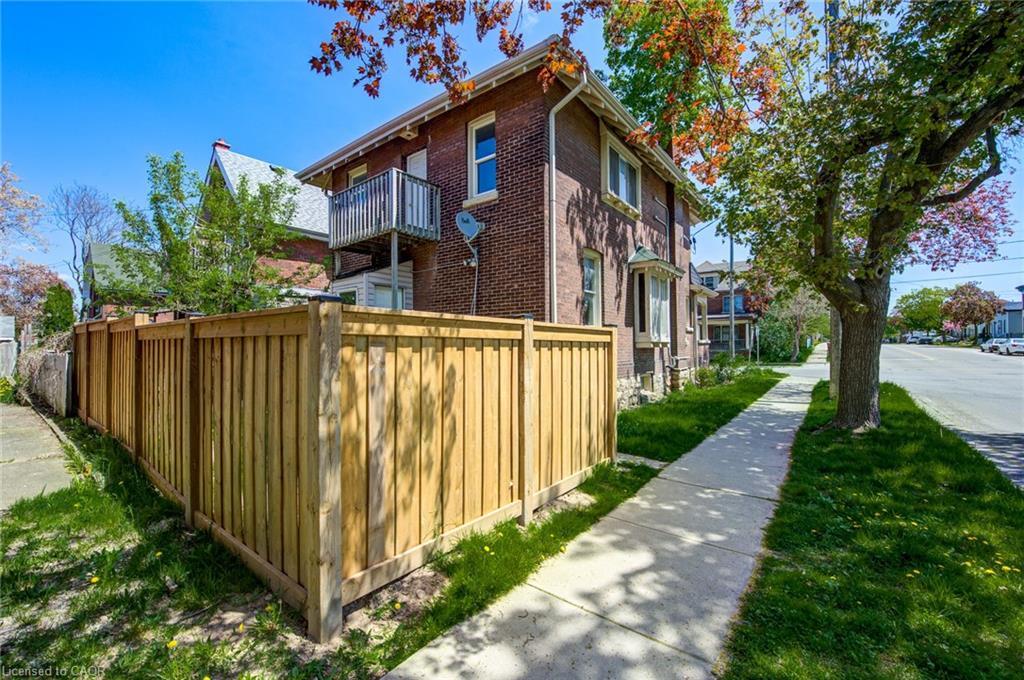 Upper-200 Park Avenue, Brantford, ON - Outdoor