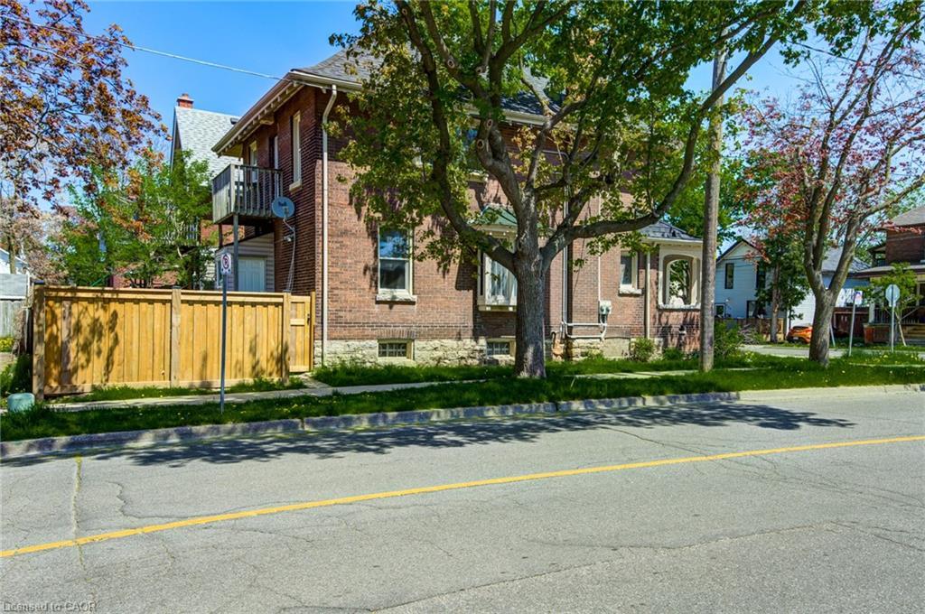 Upper-200 Park Avenue, Brantford, ON - Outdoor