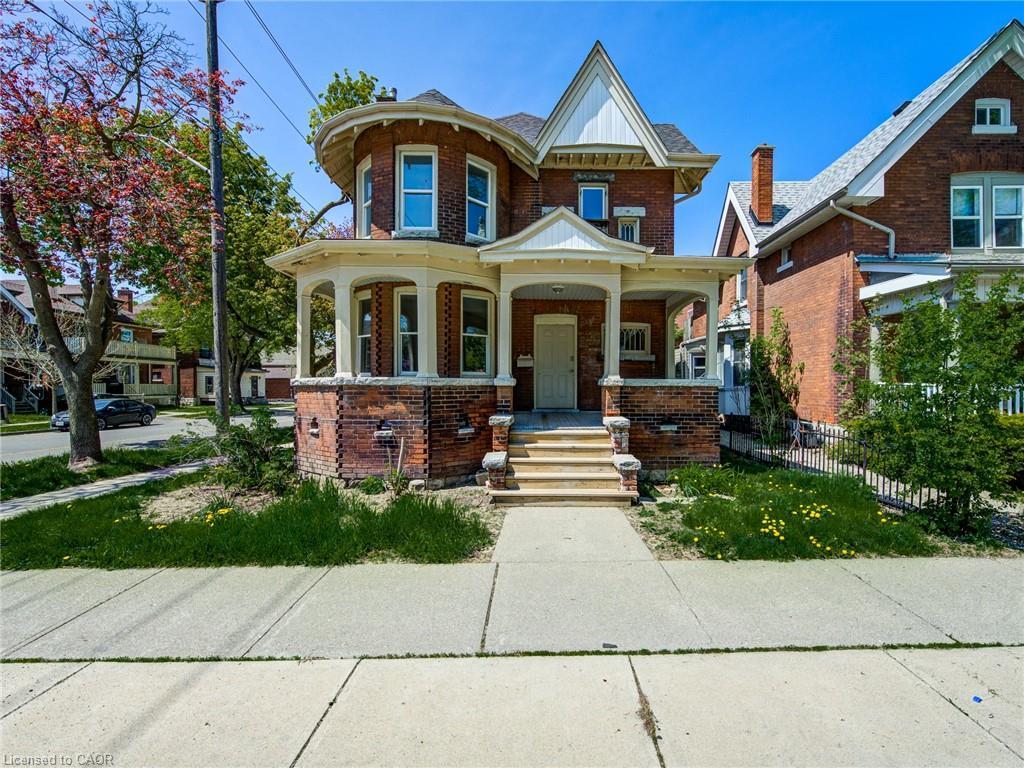 Upper-200 Park Avenue, Brantford, ON - Outdoor With Deck Patio Veranda With Facade