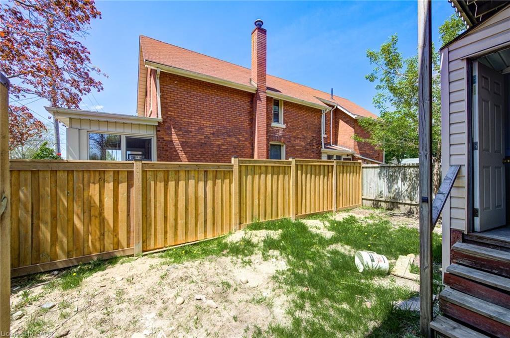 Upper-200 Park Avenue, Brantford, ON - Outdoor With Deck Patio Veranda