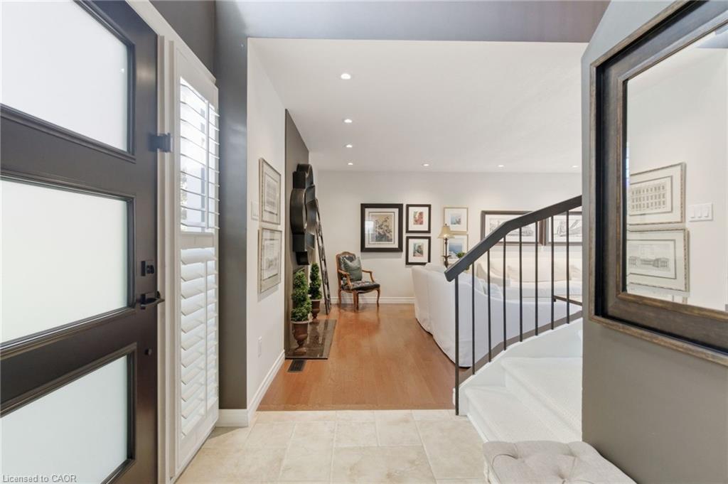 2387 Cavendish Drive, Burlington, ON - Indoor Photo Showing Other Room