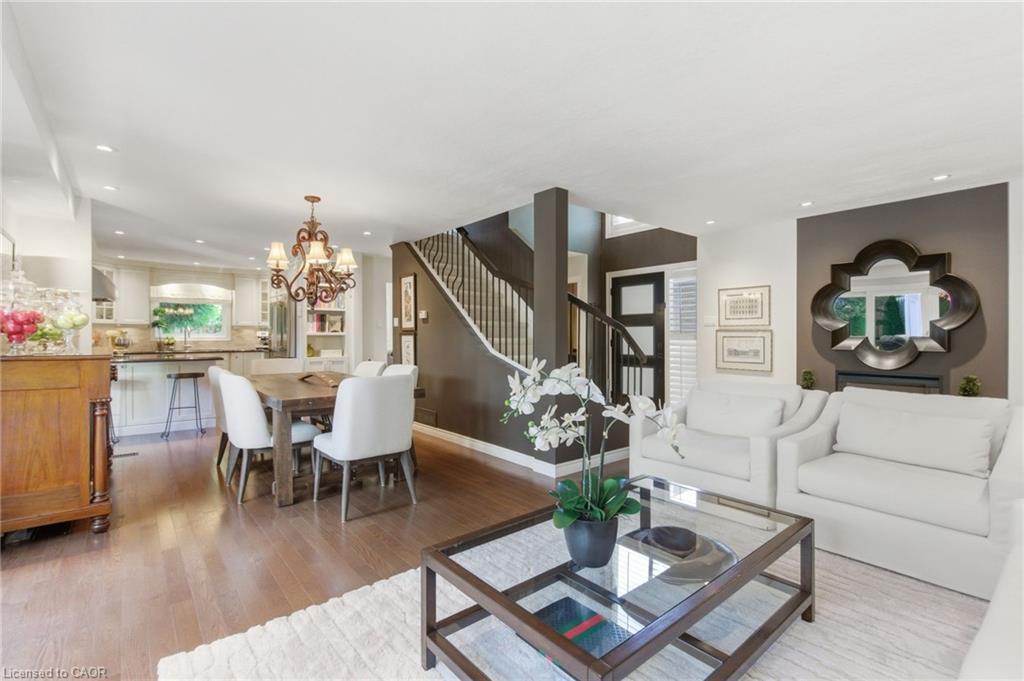 2387 Cavendish Drive, Burlington, ON - Indoor Photo Showing Living Room