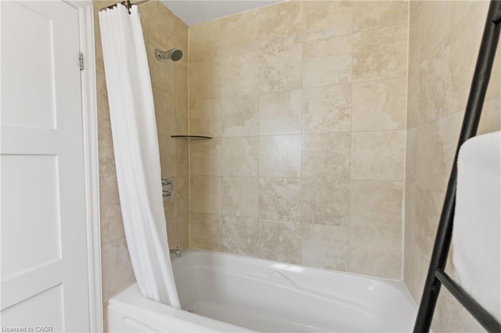 2387 Cavendish Drive, Burlington, ON - Indoor Photo Showing Bathroom