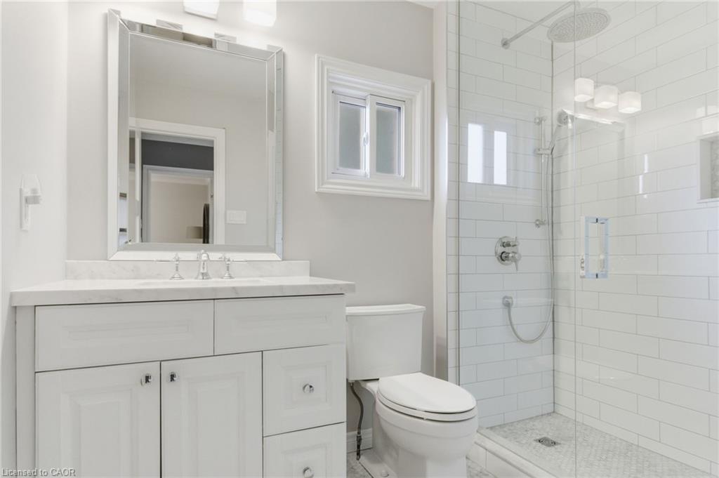 2387 Cavendish Drive, Burlington, ON - Indoor Photo Showing Bathroom