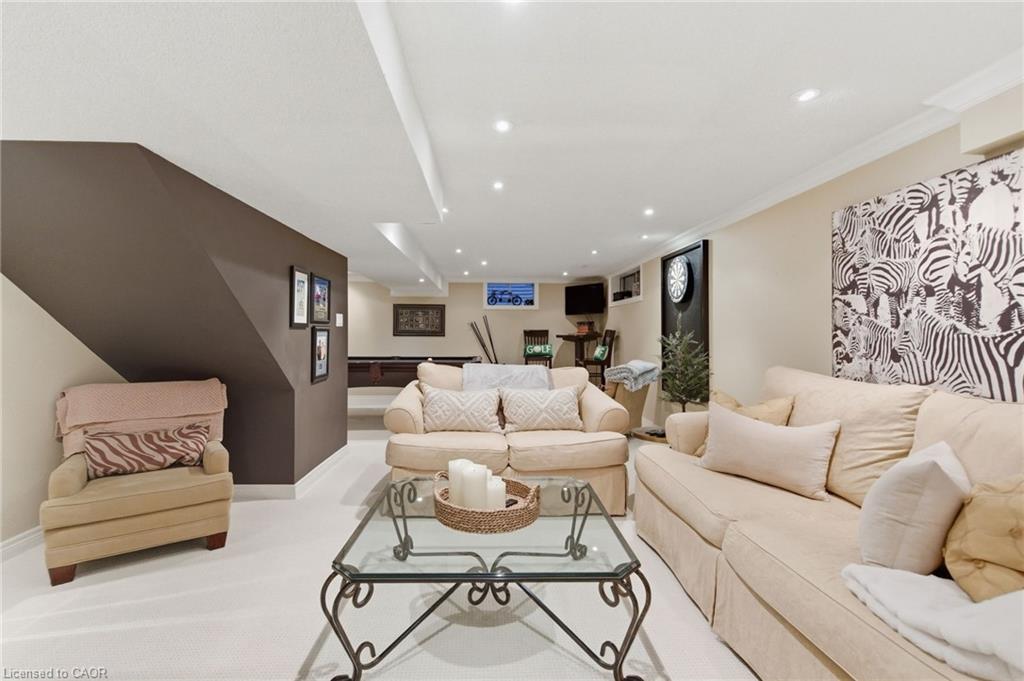 2387 Cavendish Drive, Burlington, ON - Indoor Photo Showing Living Room