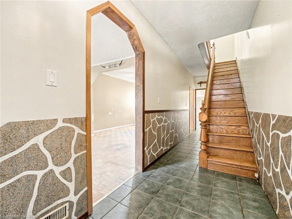 23 Oak Avenue, Hamilton, ON - Indoor Photo Showing Other Room