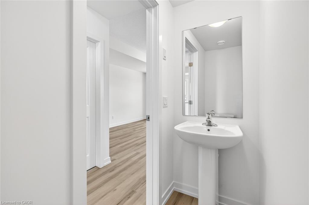 37-70 Kenesky Drive, Waterdown, ON - Indoor Photo Showing Bathroom