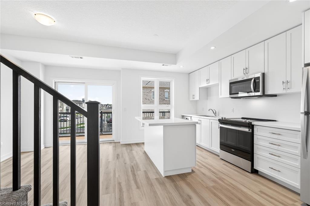 37-70 Kenesky Drive, Waterdown, ON - Indoor Photo Showing Kitchen With Upgraded Kitchen