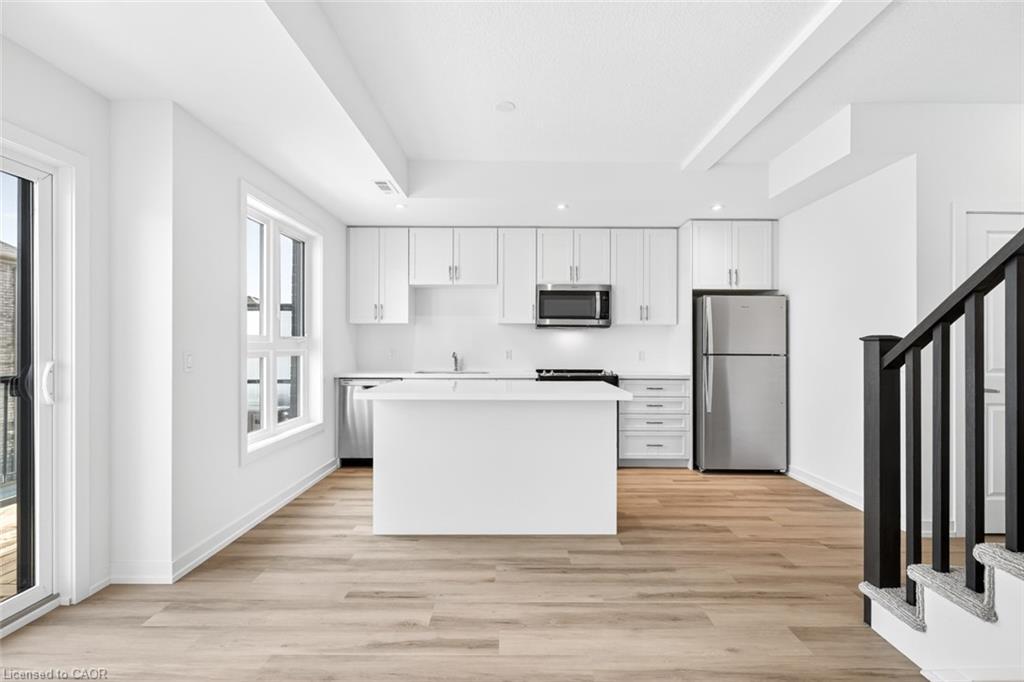 37-70 Kenesky Drive, Waterdown, ON - Indoor Photo Showing Kitchen With Upgraded Kitchen