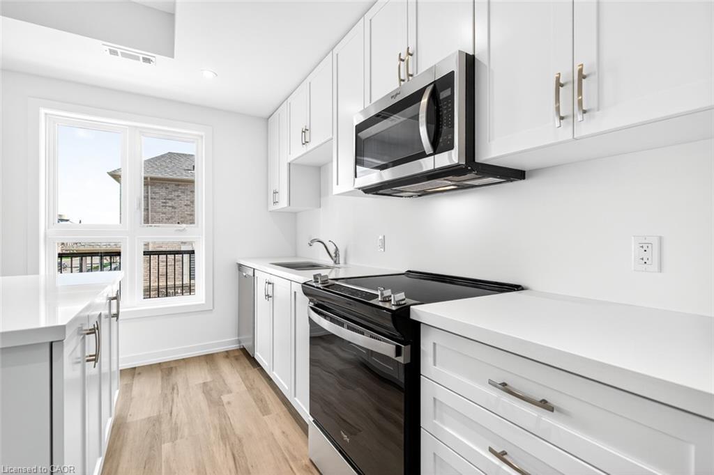 37-70 Kenesky Drive, Waterdown, ON - Indoor Photo Showing Kitchen