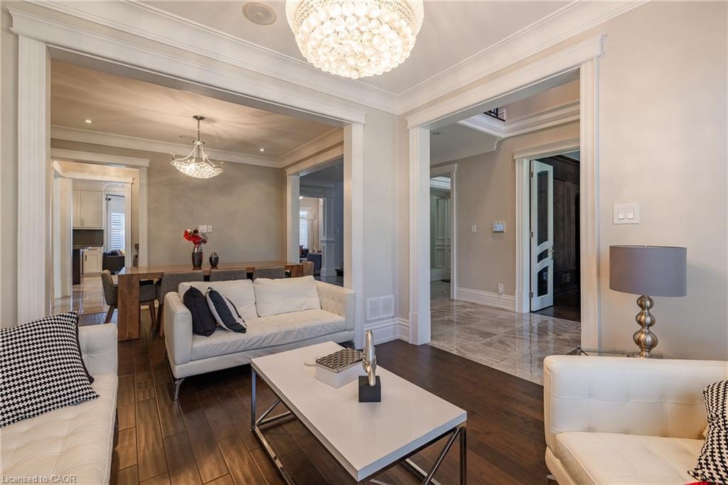 123 Mayfield Drive, Oakville, ON - Indoor Photo Showing Living Room