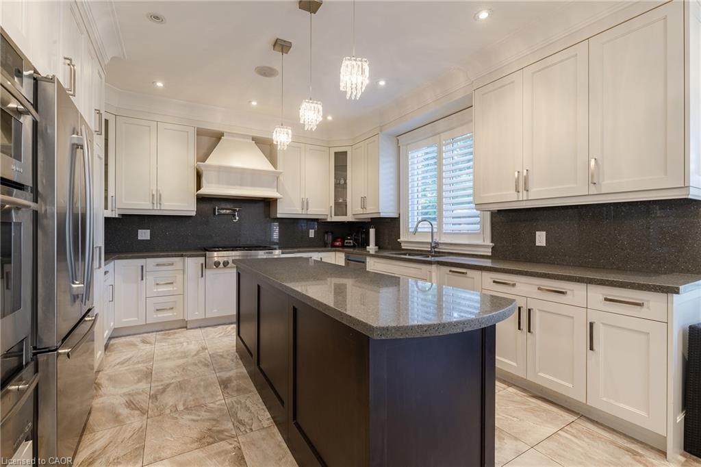 123 Mayfield Drive, Oakville, ON - Indoor Photo Showing Kitchen