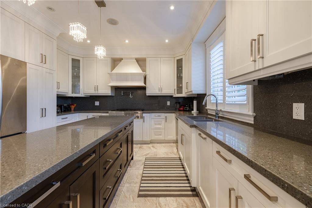 123 Mayfield Drive, Oakville, ON - Indoor Photo Showing Kitchen With Double Sink