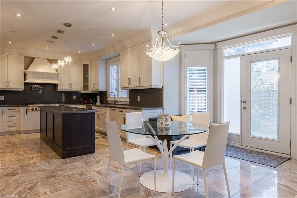 123 Mayfield Drive, Oakville, ON - Indoor