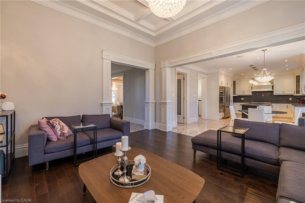 123 Mayfield Drive, Oakville, ON - Indoor Photo Showing Living Room