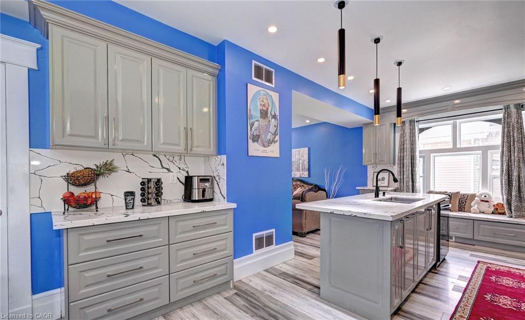 831 Hamilton Street, Cambridge, ON - Indoor Photo Showing Kitchen
