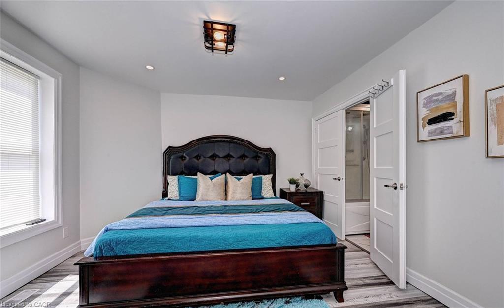 831 Hamilton Street, Cambridge, ON - Indoor Photo Showing Bedroom