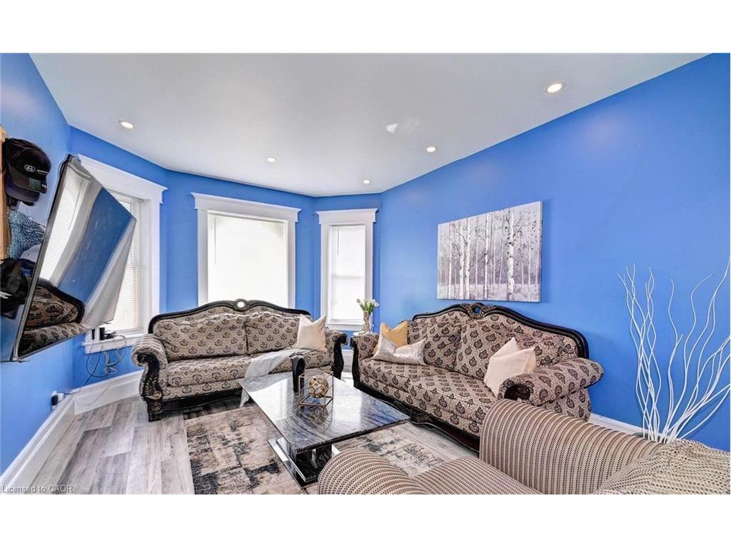 831 Hamilton Street, Cambridge, ON - Indoor Photo Showing Living Room
