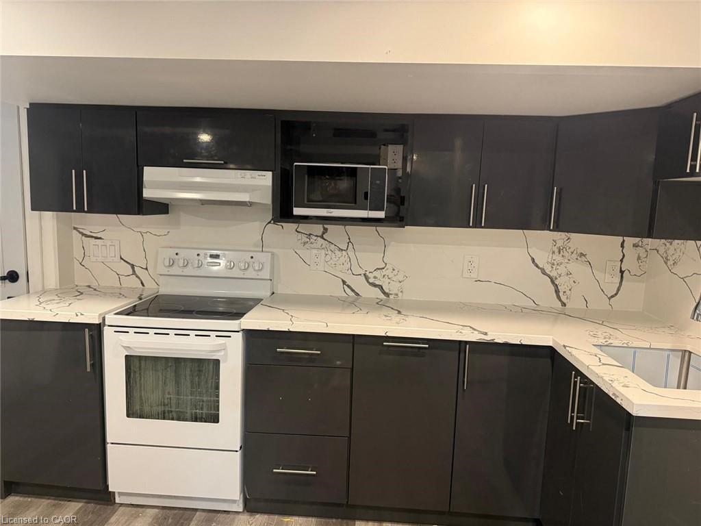 831 Hamilton Street, Cambridge, ON - Indoor Photo Showing Kitchen