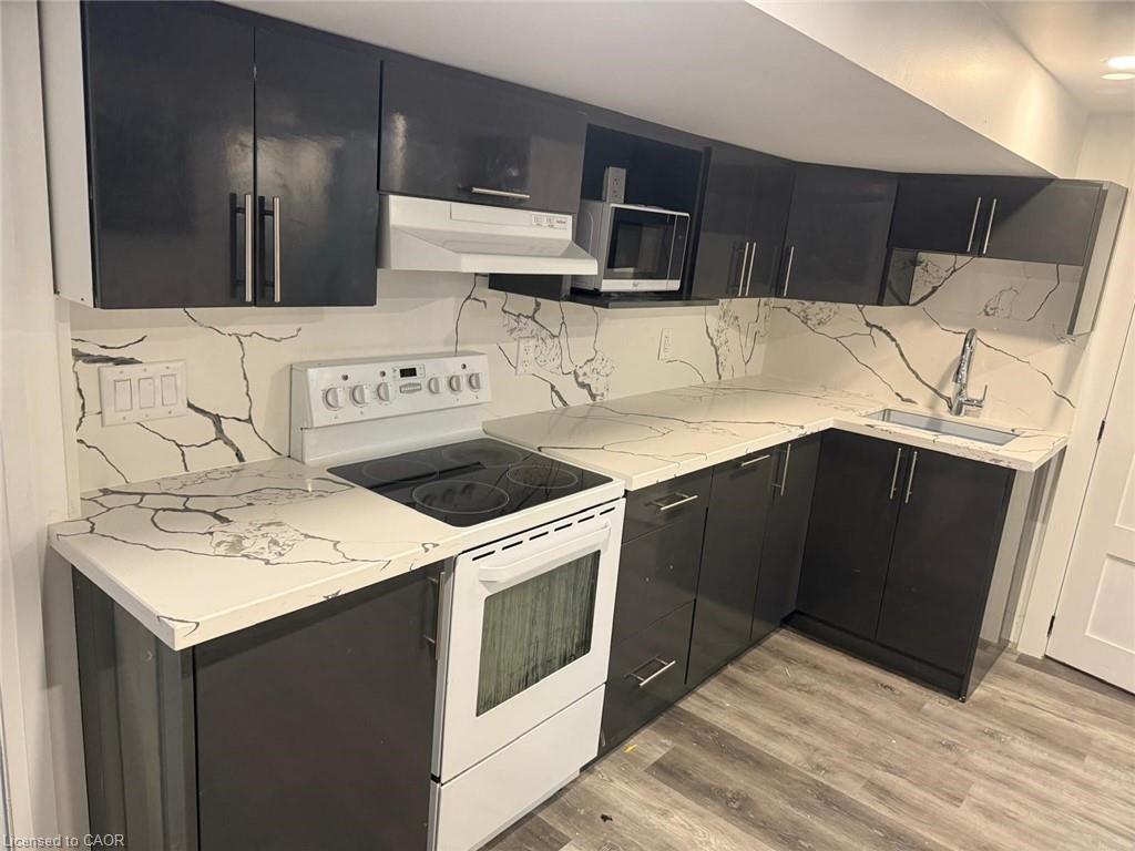 831 Hamilton Street, Cambridge, ON - Indoor Photo Showing Kitchen