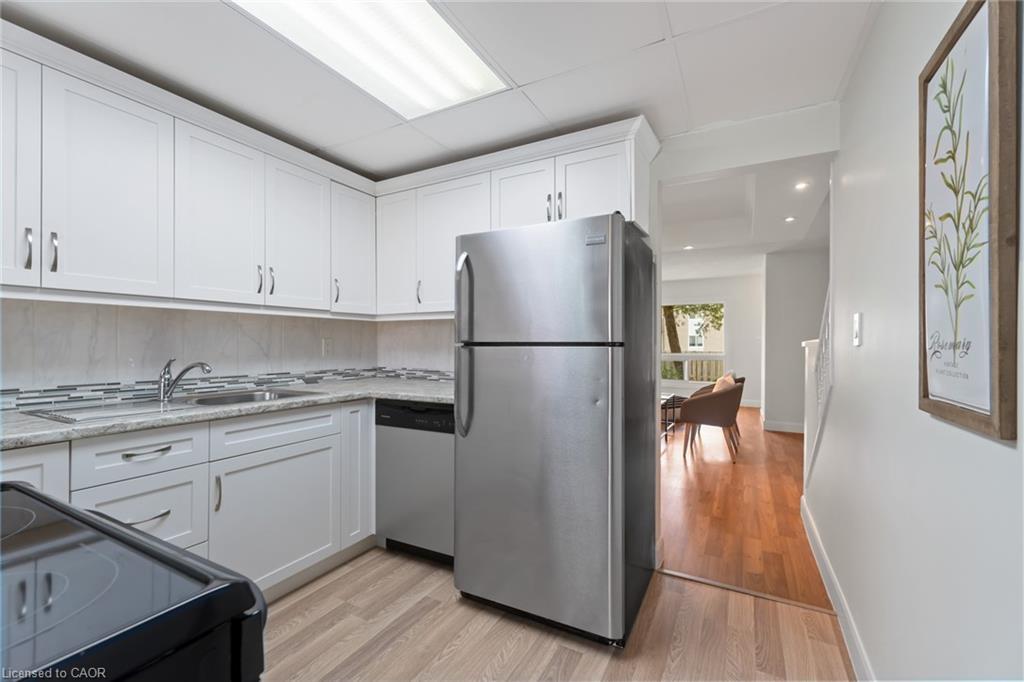 10-8646 Willoughby Drive, Niagara Falls, ON - Indoor Photo Showing Kitchen With Double Sink