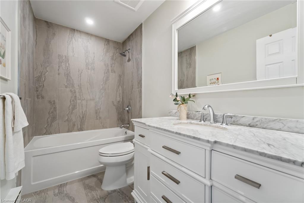 10-8646 Willoughby Drive, Niagara Falls, ON - Indoor Photo Showing Bathroom
