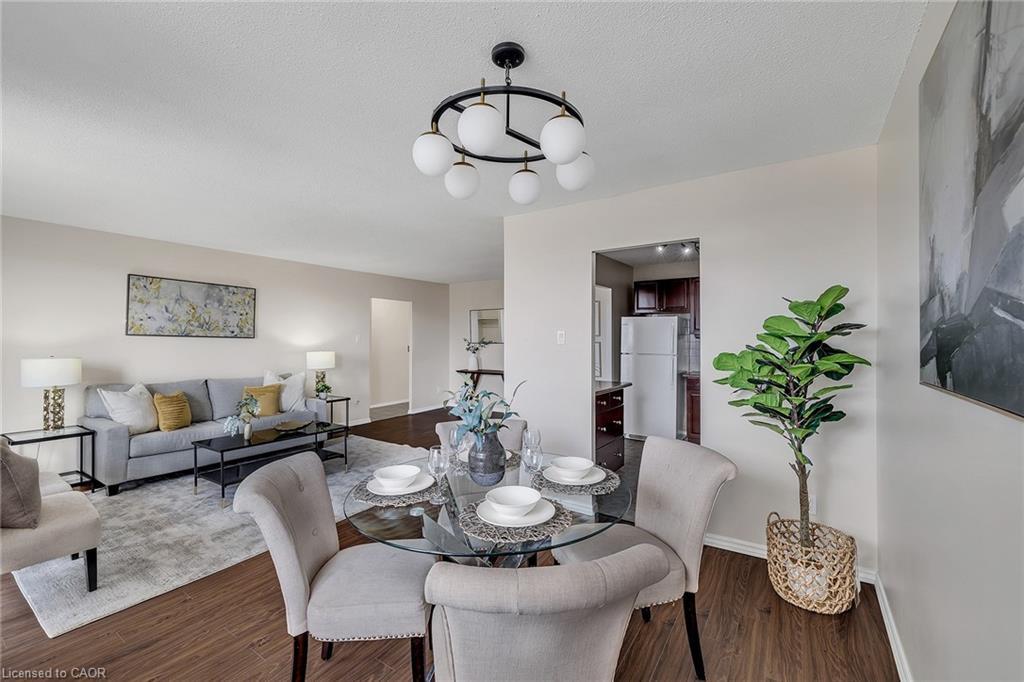 605-1100 Courtland Avenue E, Kitchener, ON - Indoor Photo Showing Dining Room