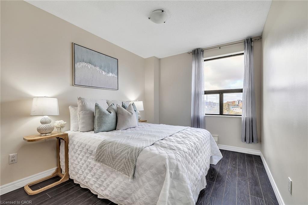 605-1100 Courtland Avenue E, Kitchener, ON - Indoor Photo Showing Bedroom