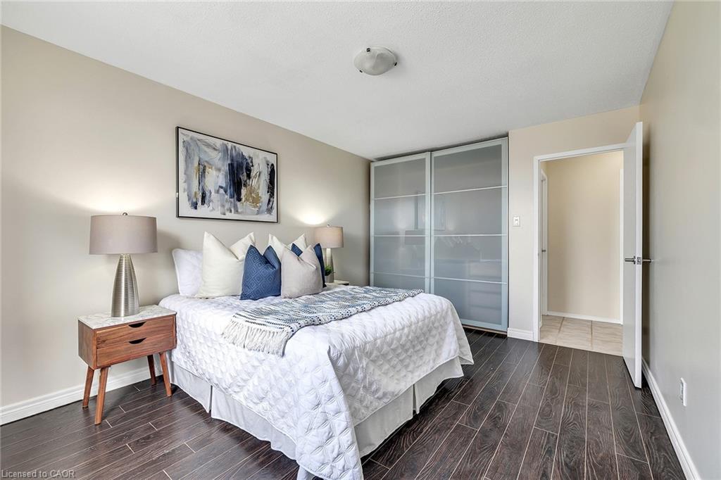 605-1100 Courtland Avenue E, Kitchener, ON - Indoor Photo Showing Bedroom