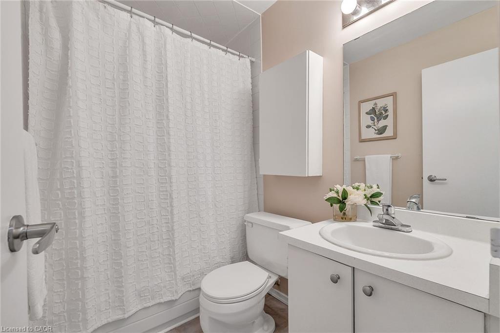 605-1100 Courtland Avenue E, Kitchener, ON - Indoor Photo Showing Bathroom