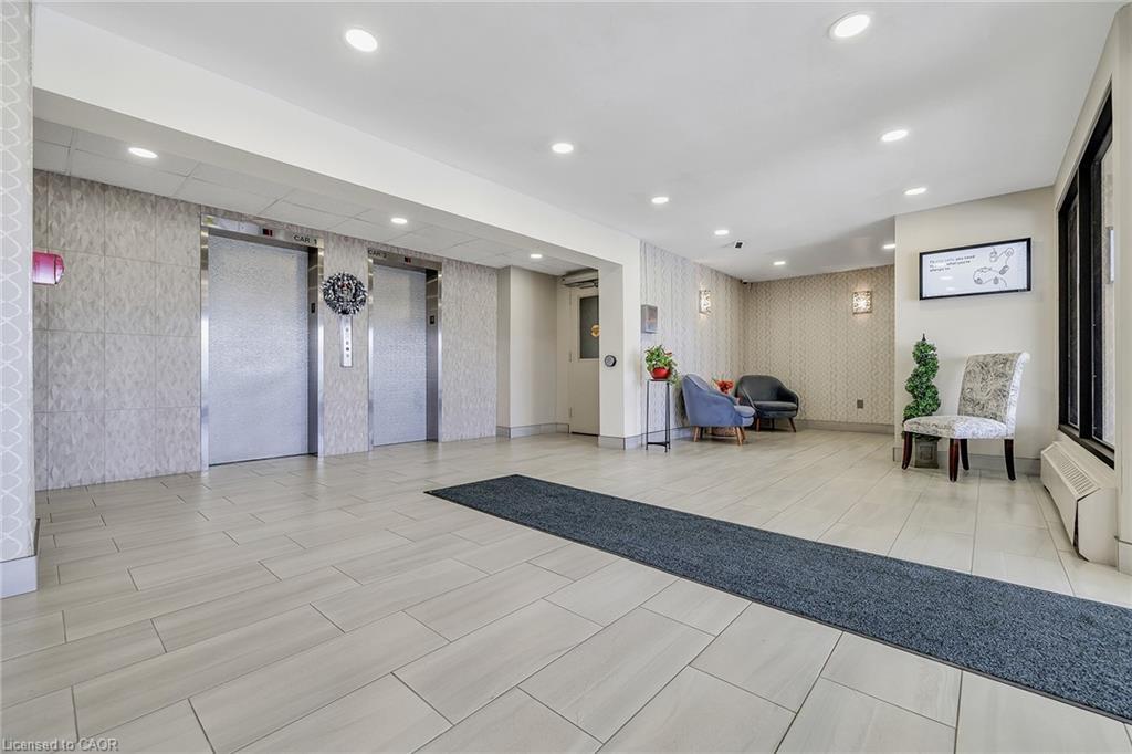 605-1100 Courtland Avenue E, Kitchener, ON - Indoor