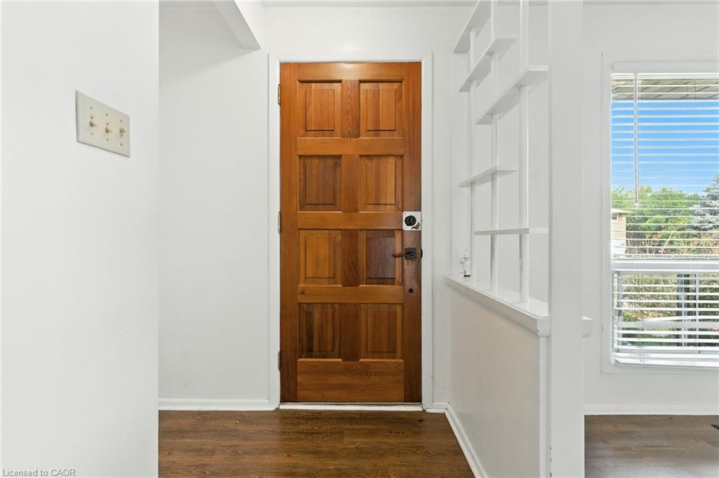 Main-10 Owen Place, Hamilton, ON - Indoor Photo Showing Other Room