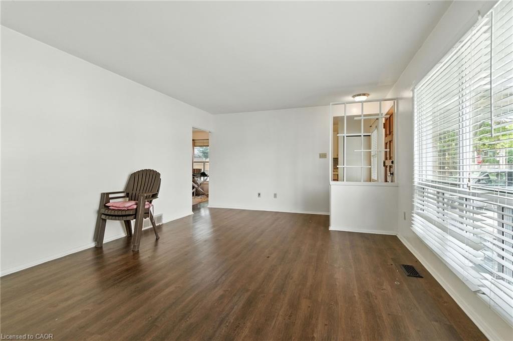 Main-10 Owen Place, Hamilton, ON - Indoor Photo Showing Other Room