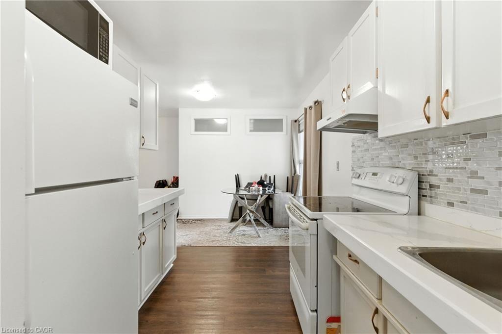 Main-10 Owen Place, Hamilton, ON - Indoor Photo Showing Kitchen