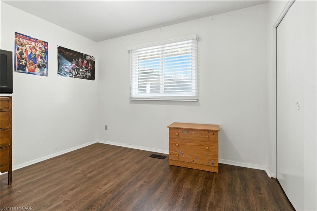 Main-10 Owen Place, Hamilton, ON - Indoor Photo Showing Other Room