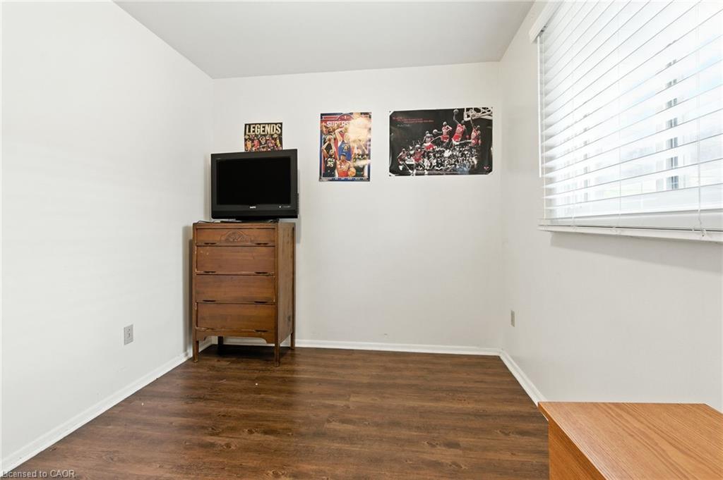 Main-10 Owen Place, Hamilton, ON - Indoor Photo Showing Other Room