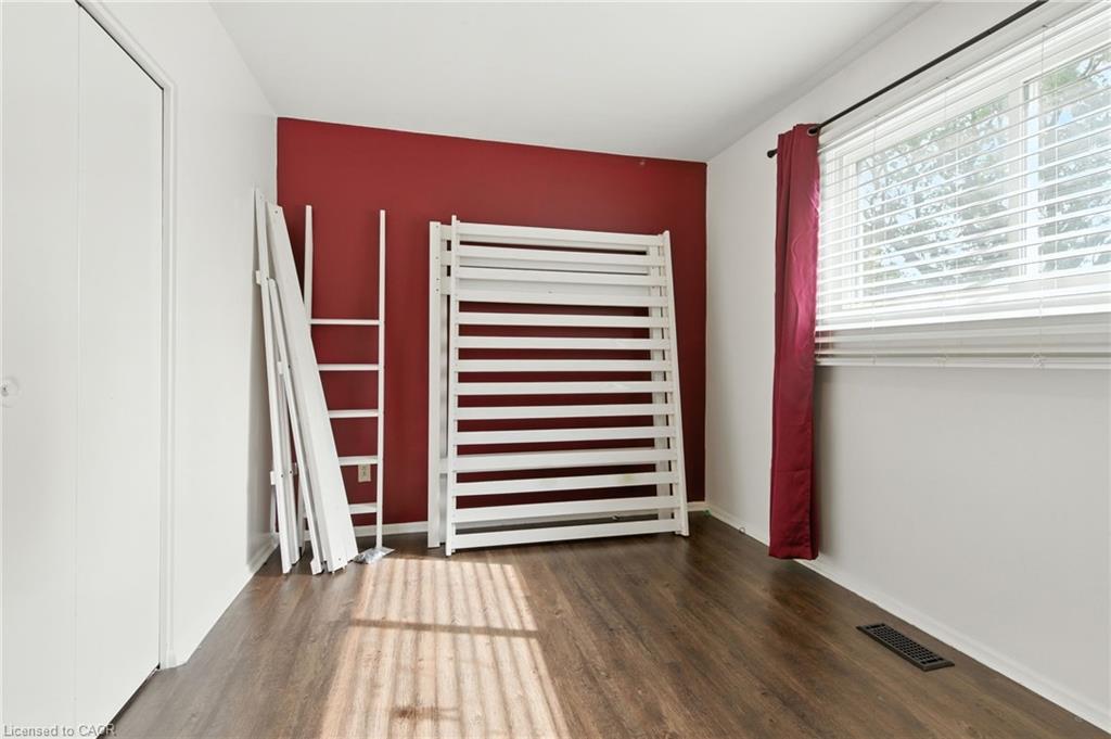 Main-10 Owen Place, Hamilton, ON - Indoor Photo Showing Other Room