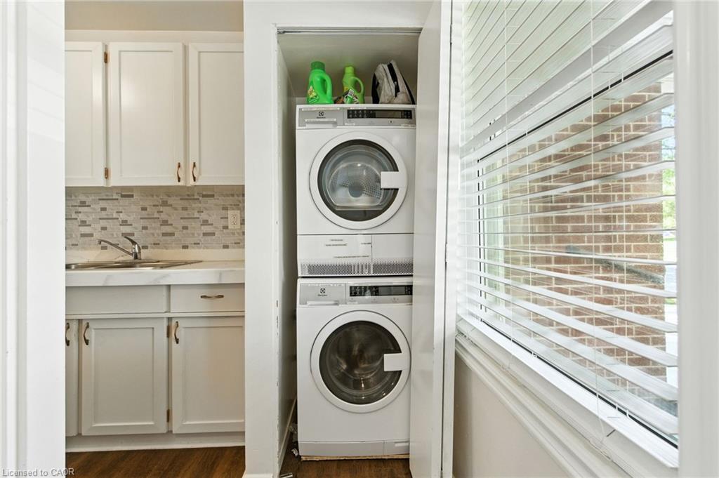 Main-10 Owen Place, Hamilton, ON - Indoor Photo Showing Laundry Room